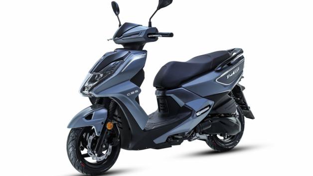 Η SYM παρουσιάζει το FNX 125, ένα νέο scooter με αιχμηρή εμφάνιση, μικρές διαστάσεις και χαμηλή κατανάλωση, που απευθύνεται σε κατόχους διπλώματος A1 αλλά και αυτοκινήτου.

